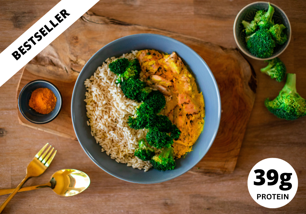 Kip, rijst, broccoli in yoghurt-curry saus