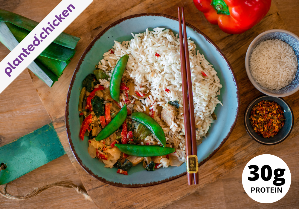 Plantaardige groene curry met rijst